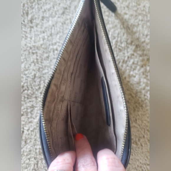 Michael Kors large wristlet - Picture 4 of 5